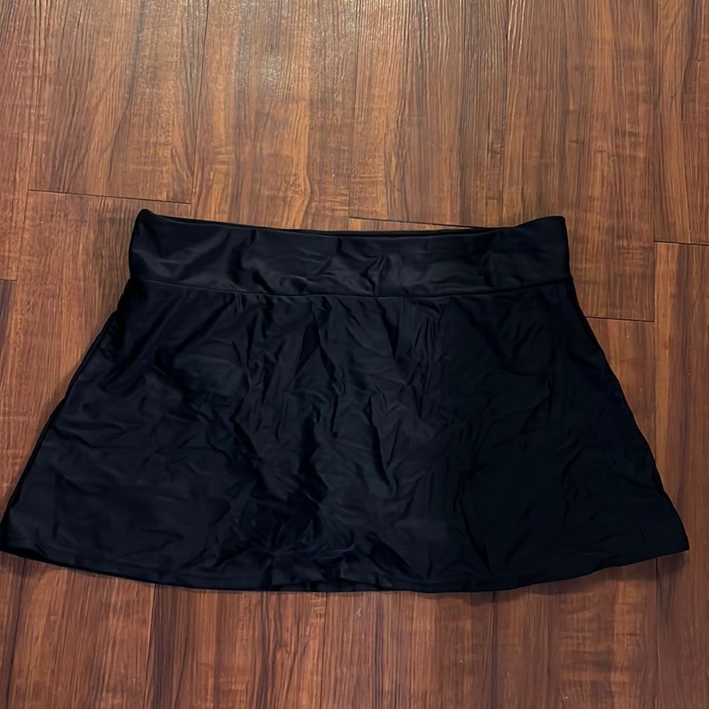 Black Skirt - Size Large Mini Athletic Skort Built in Shorts Excellent Condition